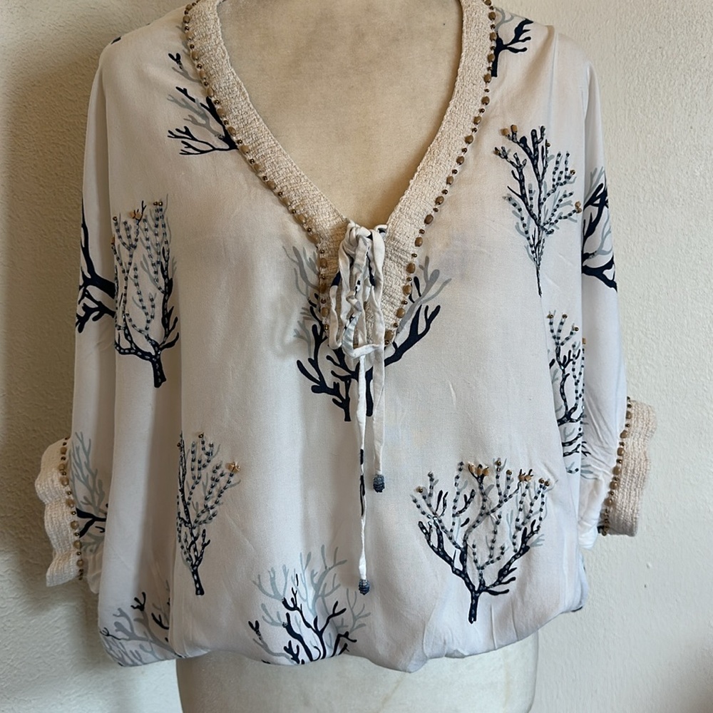 Skemo White and Blue Embroidered Women’s  Shirt Size XS